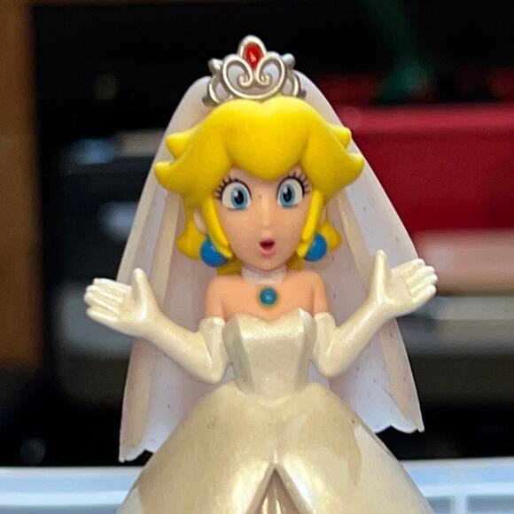 AMIIBO - Peach Wedding Dress (Super Mario Odyssey) - Picture 3 of 7
